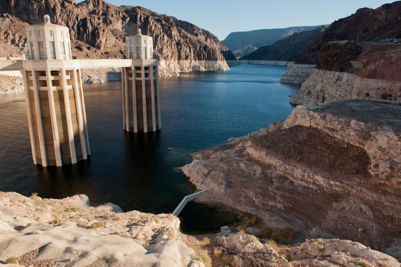 Lake Mead surrounded by rocks that indicate the water levels.