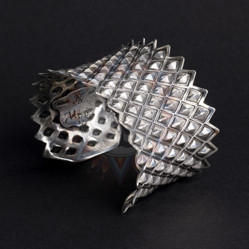 Tolpiyine Simbola, artwork, bracelet