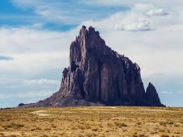 Ship Rock is called Tsé Bitʼaʼí in Navajo, which means "rock with wings" or simply "winged rock." 