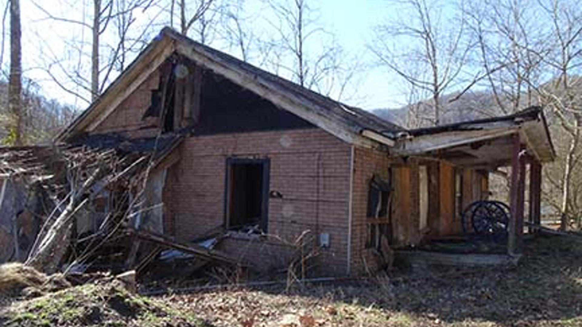 Old deteriorating house within New River Gorge National Park